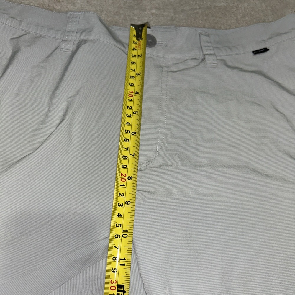 Travis Mathew Men's Grey Stripe Texture Golf Stretch Casual Shorts Size 34 x 9" - Picture 4 of 8